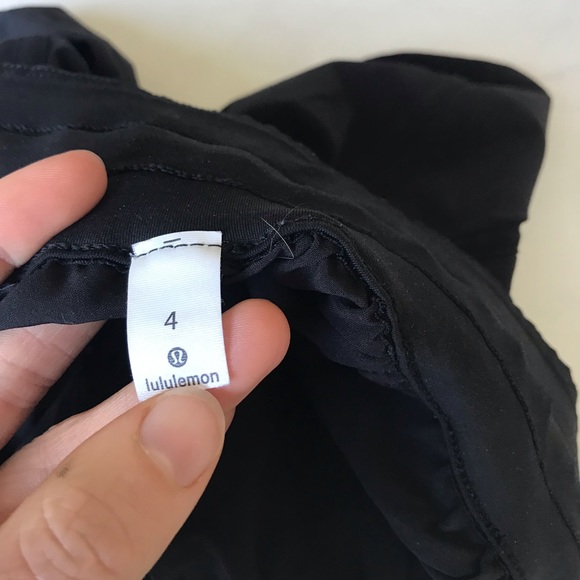 Black lululemon tracker short size 4 - Picture 4 of 5